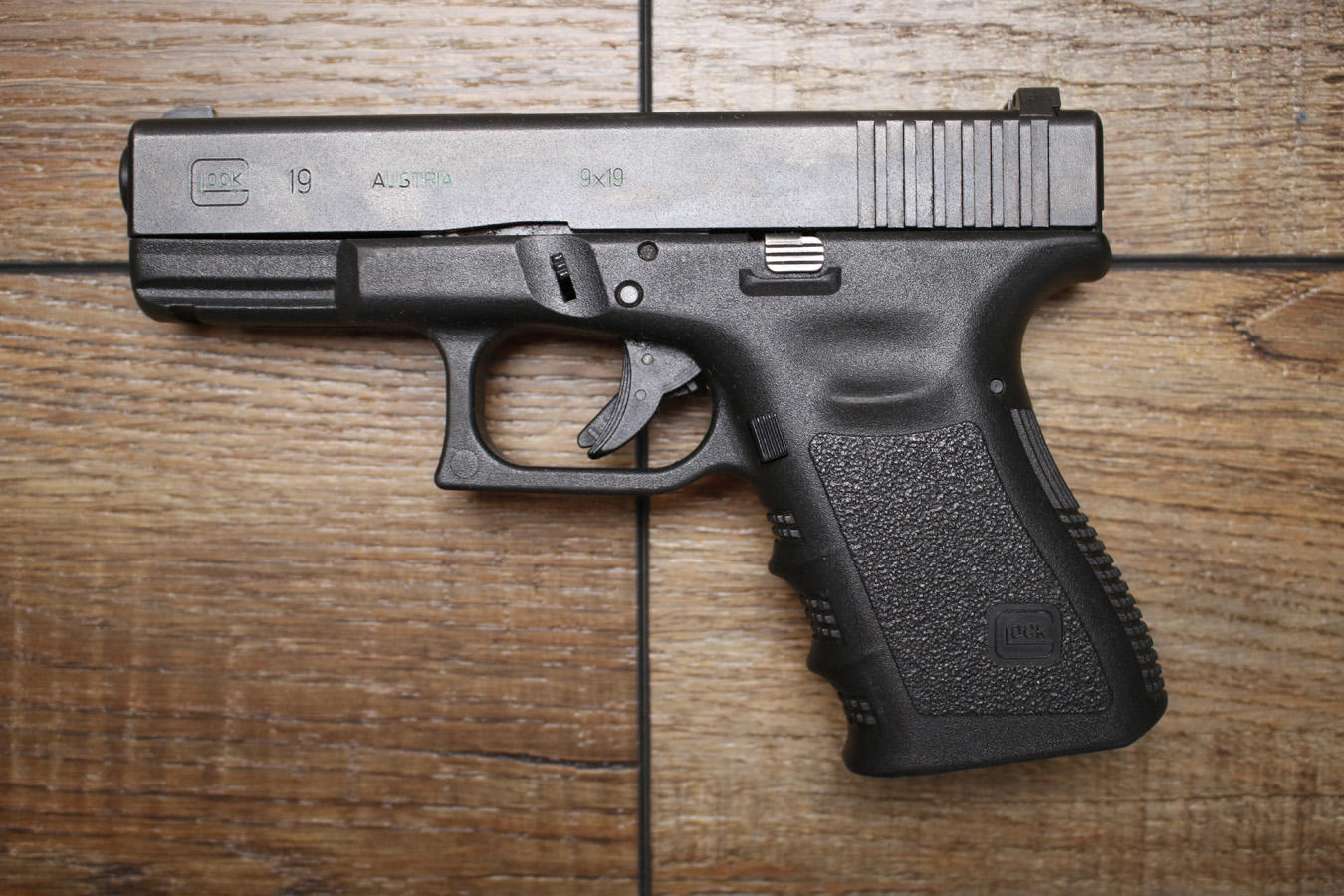 GLOCK 19 Gen3 9mm Police Trade-in Pistol (Magazine Not Included)